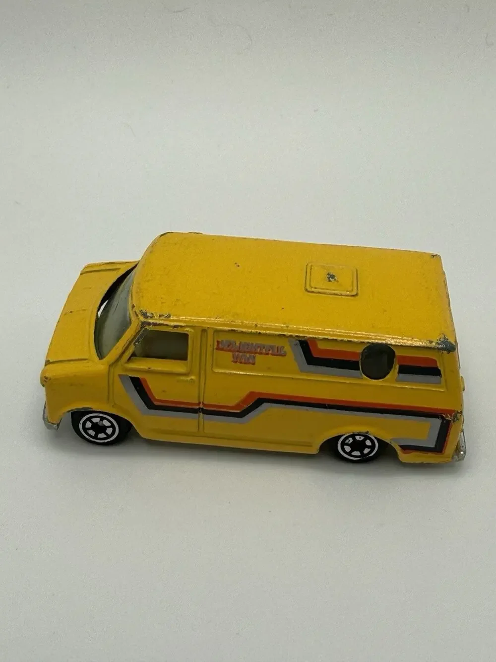 Vintage Yatming 1:64 DELIGHTFUL VAN YELLOW # 899 Car